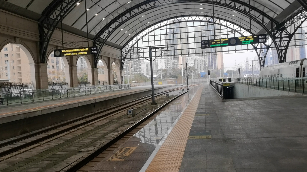 g3464次列车进汉口站