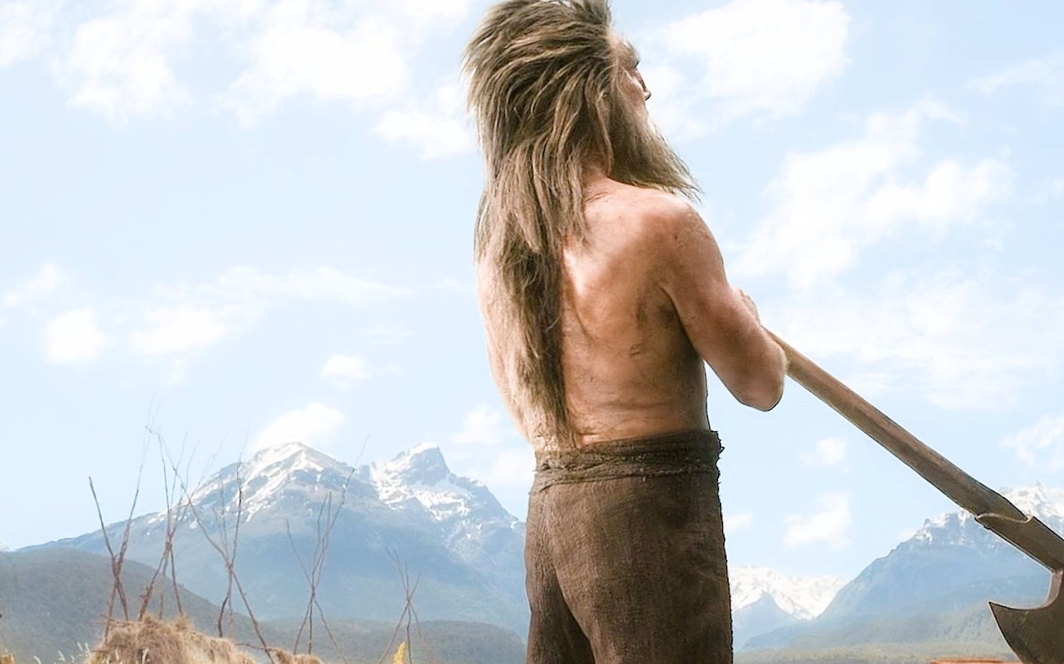 第一集,你们说灰袍巫师甘道夫和换皮人比翁谁更能打?