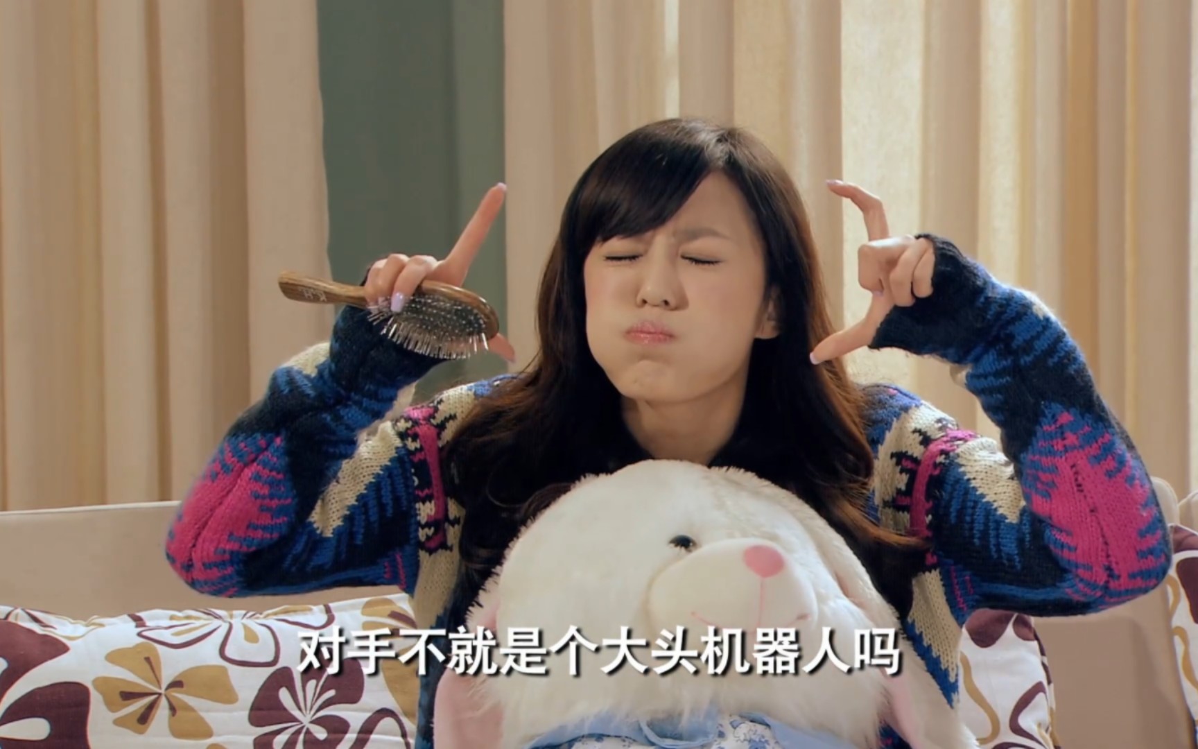 【爱情公寓爆笑合集】" 对手不就是个大头机器人嘛 那是250 你才二百