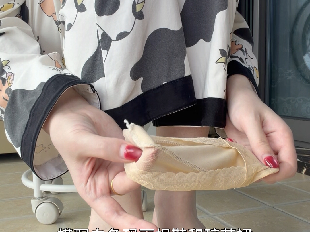 哈喽，宝子们好！今天分享这双肉色蕾丝隐形船袜！
