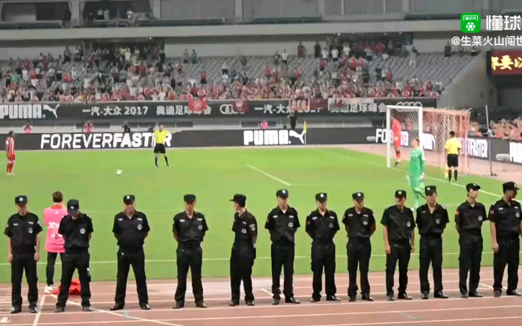 [图]你知道吗？阿根廷门神大马丁2017年在上海就已经展示了扑点球的神力！