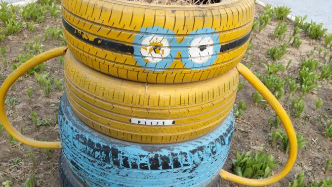 『缤纷生活』传统皮制轮胎小黄人