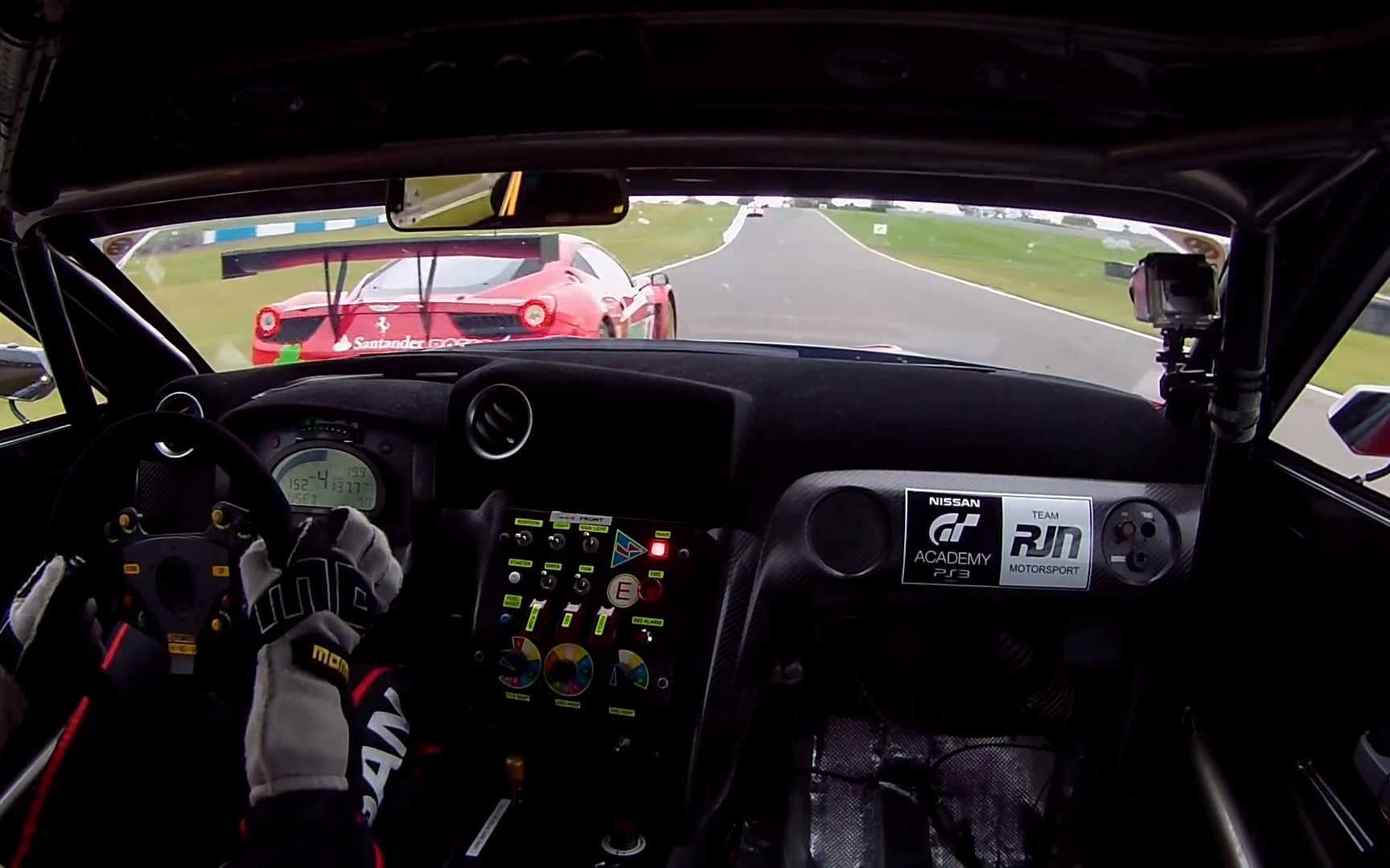 日产gtrgt3赛车在英国多宁顿赛道比赛前3圈车载