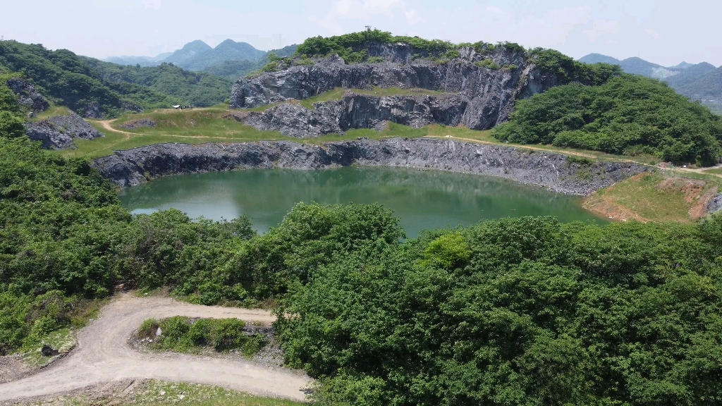 [图]隐藏在闹市中的世外风光，闲林岑岭矿坑，220506打卡