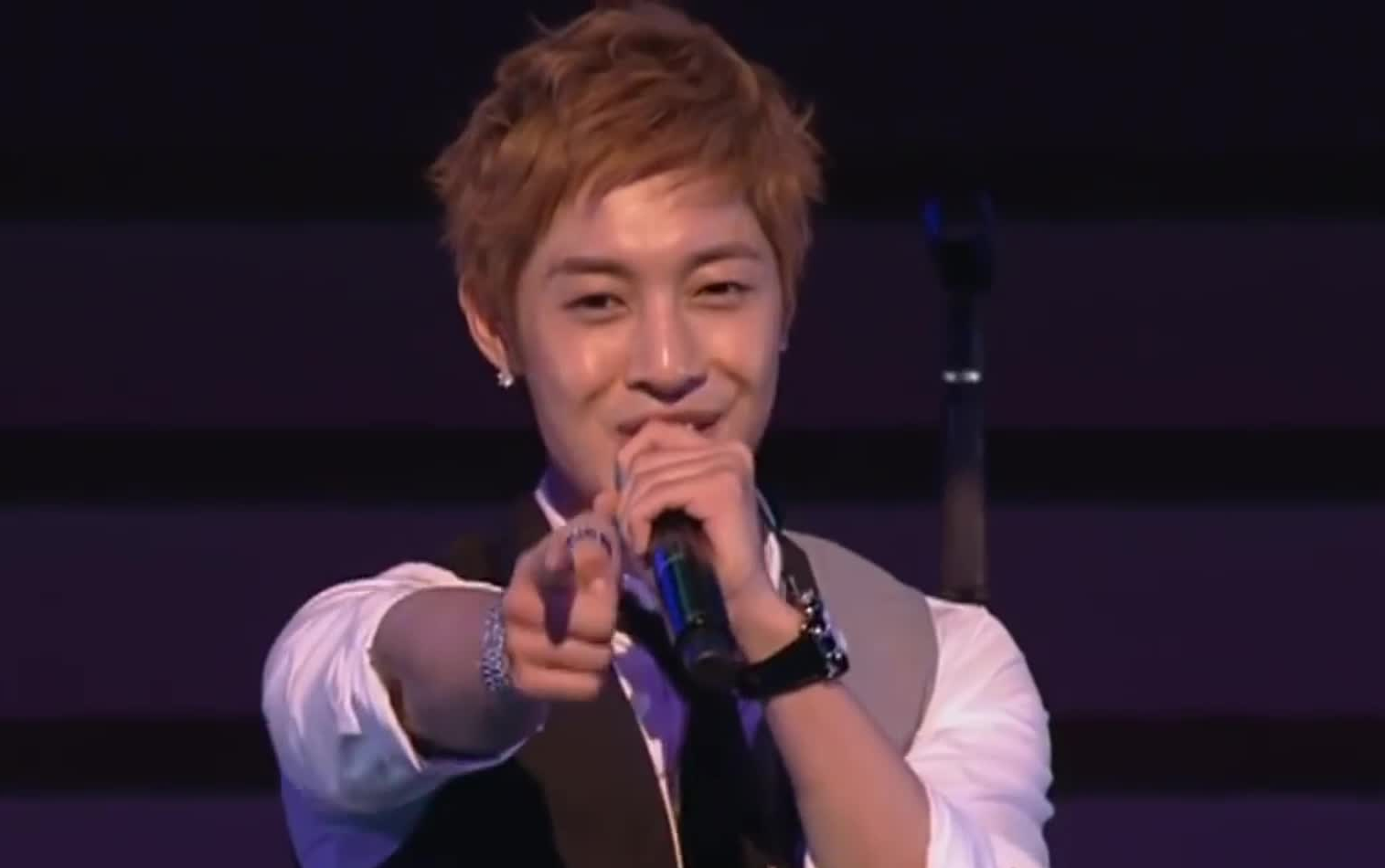 金贤重kisskiss演唱会版