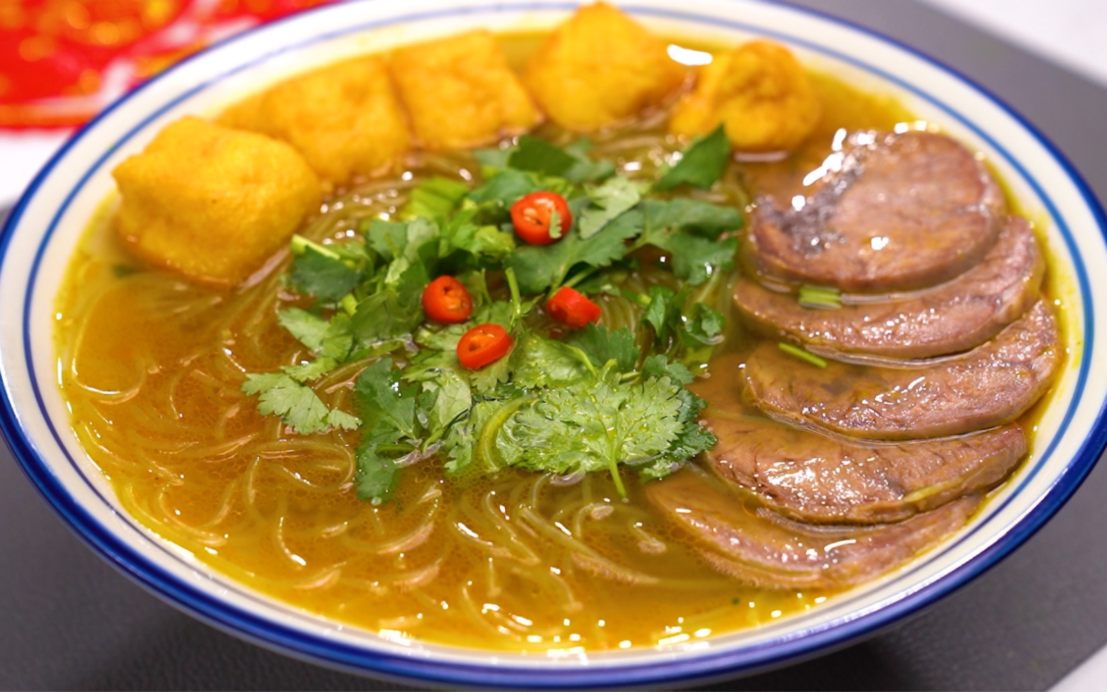 汤很鲜,料又足,咖喱牛肉粉丝汤确定不来一碗,不…要两碗