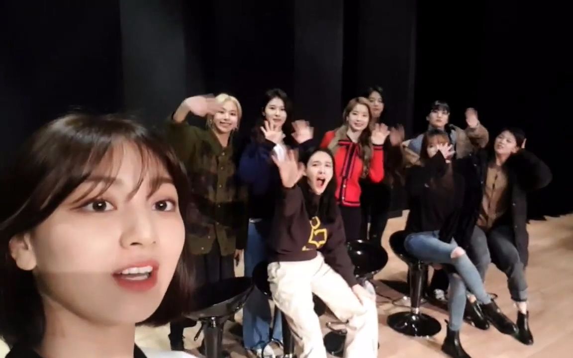 [图]【中字】190117 TWICE 拍家族照啦~