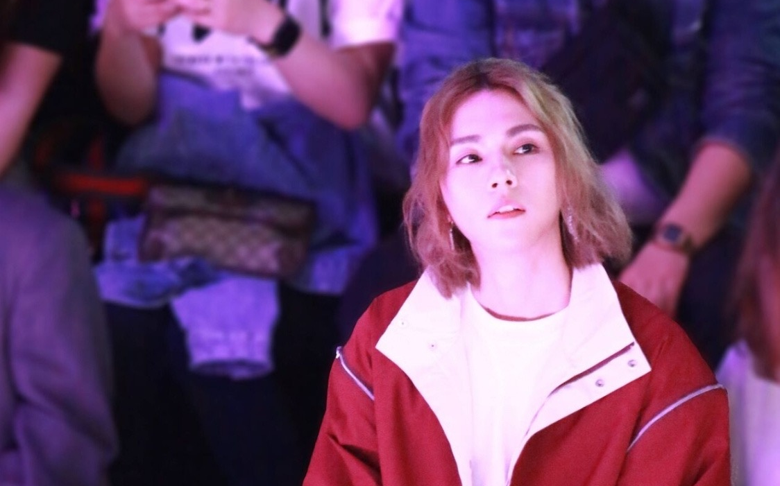 翩忌杂志混剪偶像练习生小仙女周锐了解一下renaissance