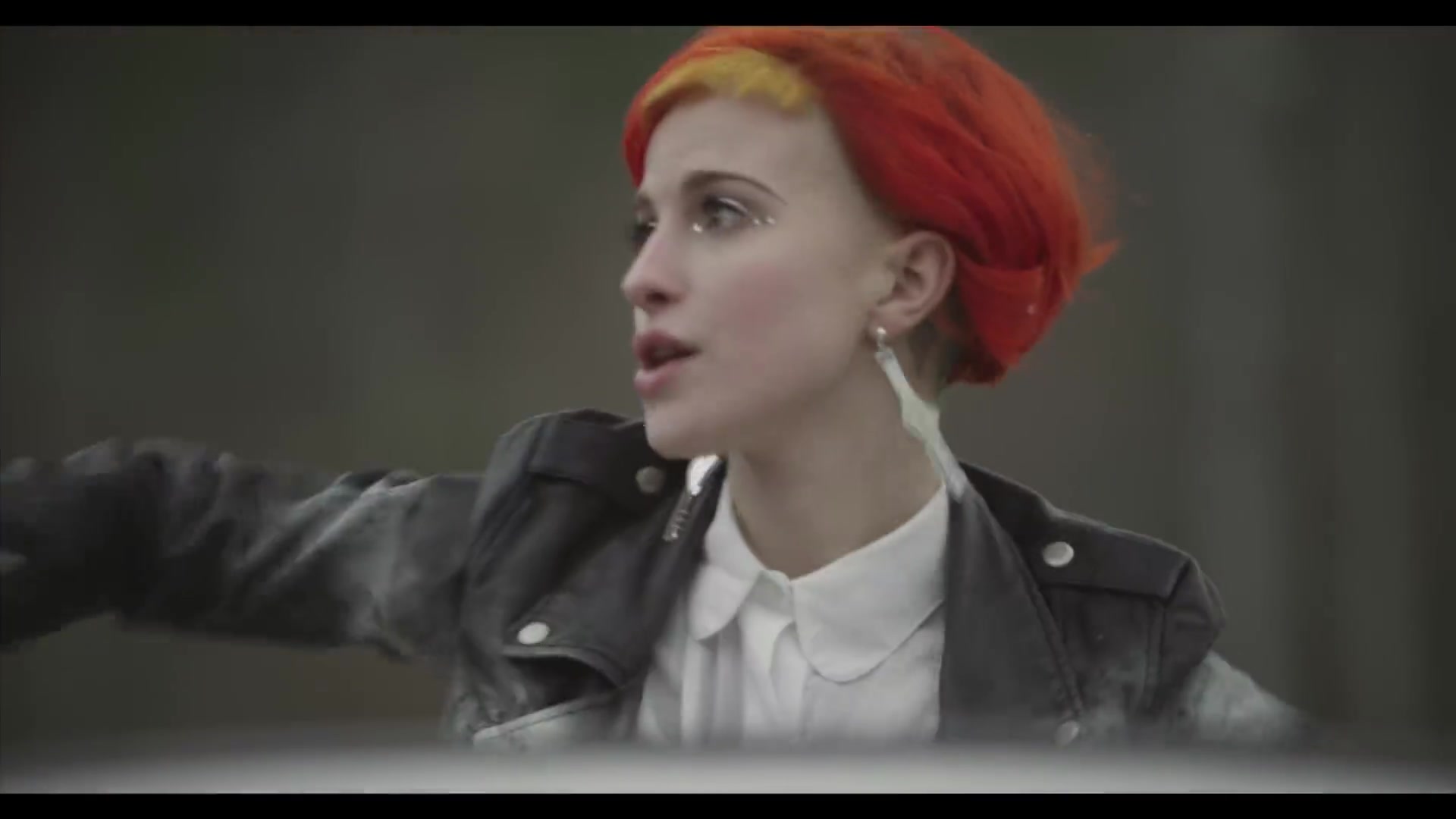 [图]Paramore Ain't It Fun [官方MV]