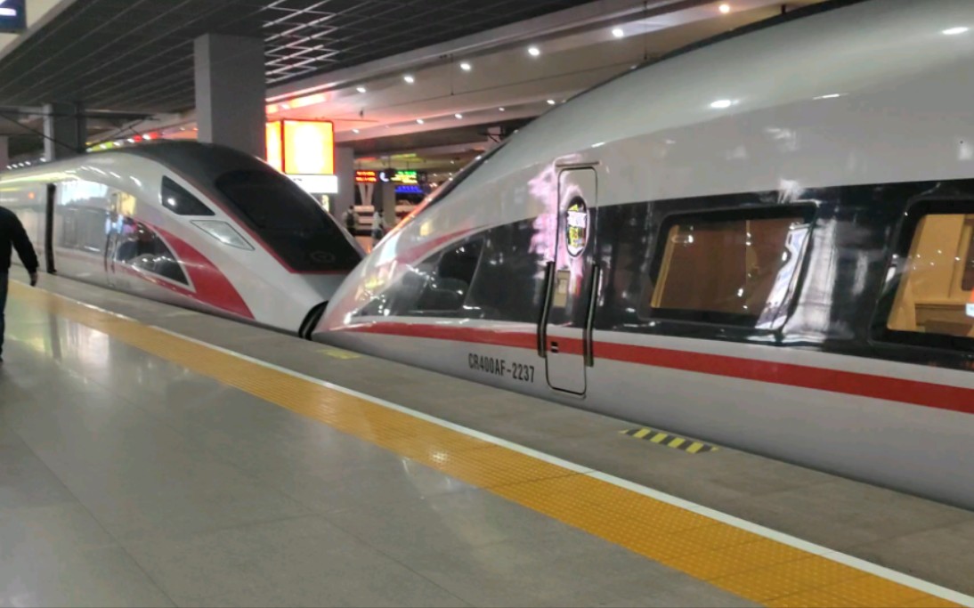 上海虹桥站内拍摄重联cr400af红神龙担当的g7160次列车!