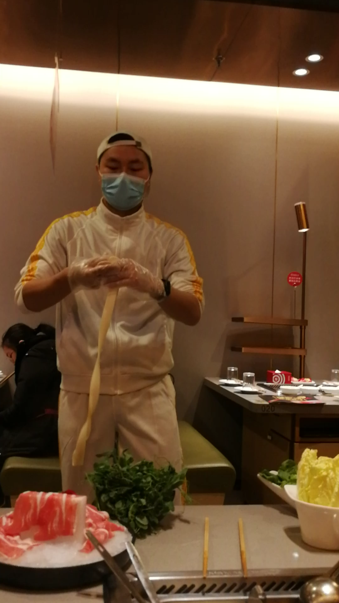 帅气的拉面哥哥 海底捞