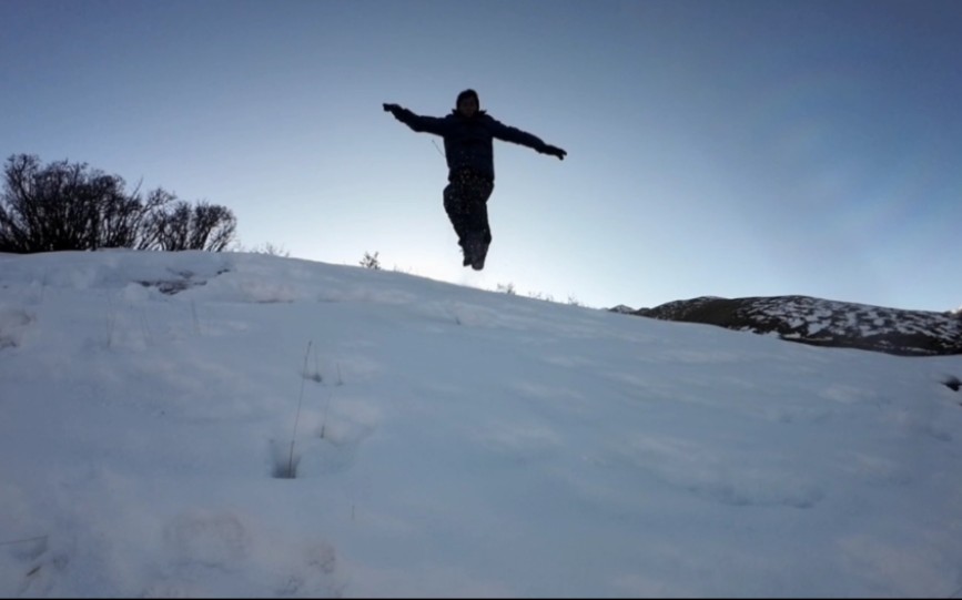 [图]作为一个南方人看到雪就特别的兴奋，在雪山上尽情的玩雪特别的开心