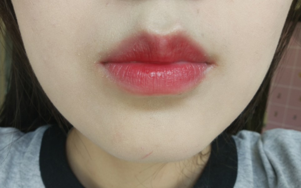 tf红管:16斯嘉丽红试色,简直不要太丝滑呀