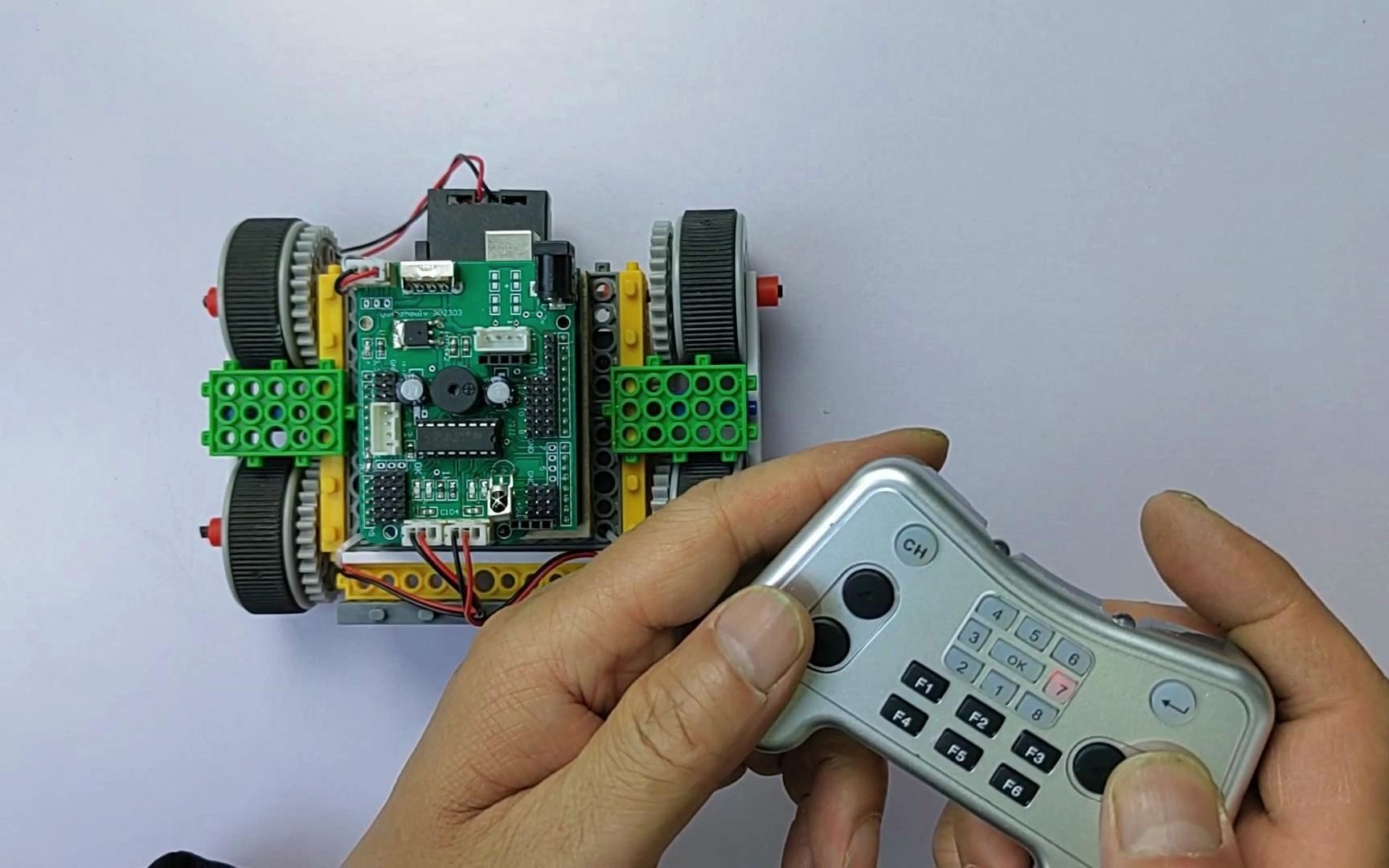 红外遥控小车搭建编程机器人基础小车aduino智能小车动手拼搭机器人