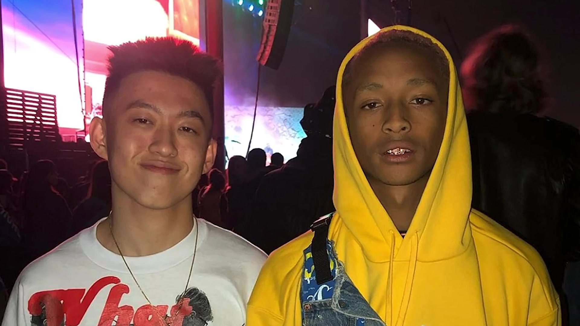 rich brian 潜伏在各大社交平台,回复网友们评论,真的是亲自敲出来的