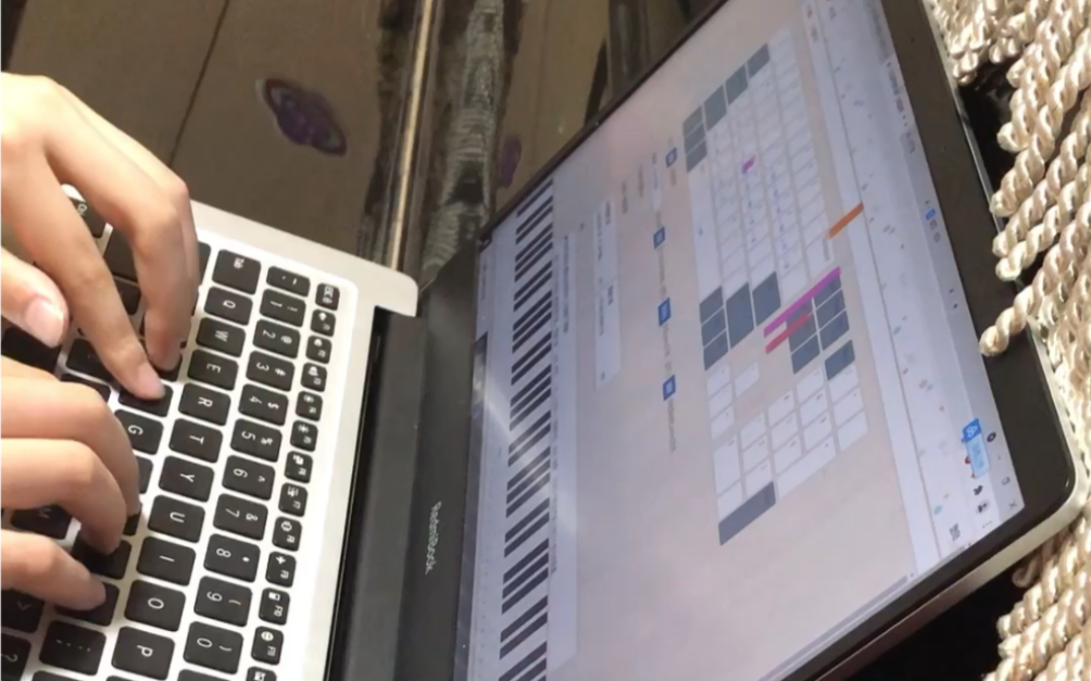 在钢琴上用电脑弹模拟钢琴哔哩哔哩bilibili