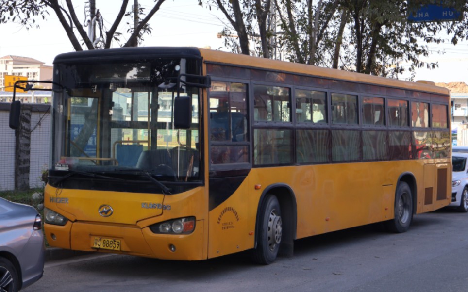 在东莞被放置在路边的海格klq6109g