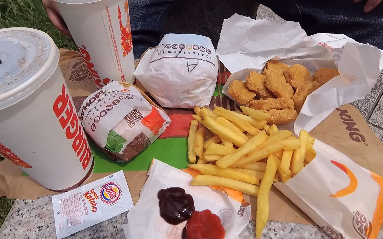 速食店特辑④ | BurgerKing汉堡王 火烤的美味!评价竟是两极化?哔哩哔哩bilibili