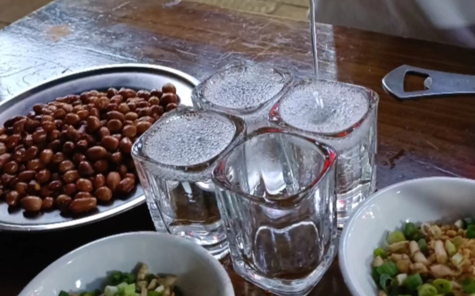 喝白酒还得是花生米!