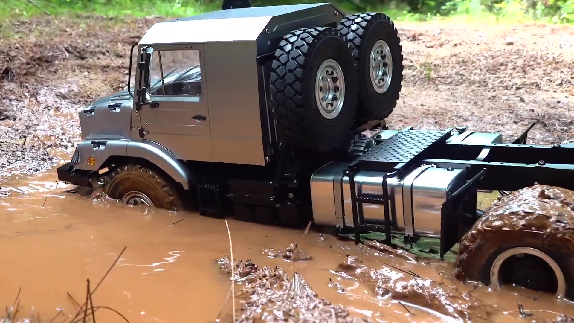 rc遥控奔驰乌尼莫克6x6卡车户外攀爬