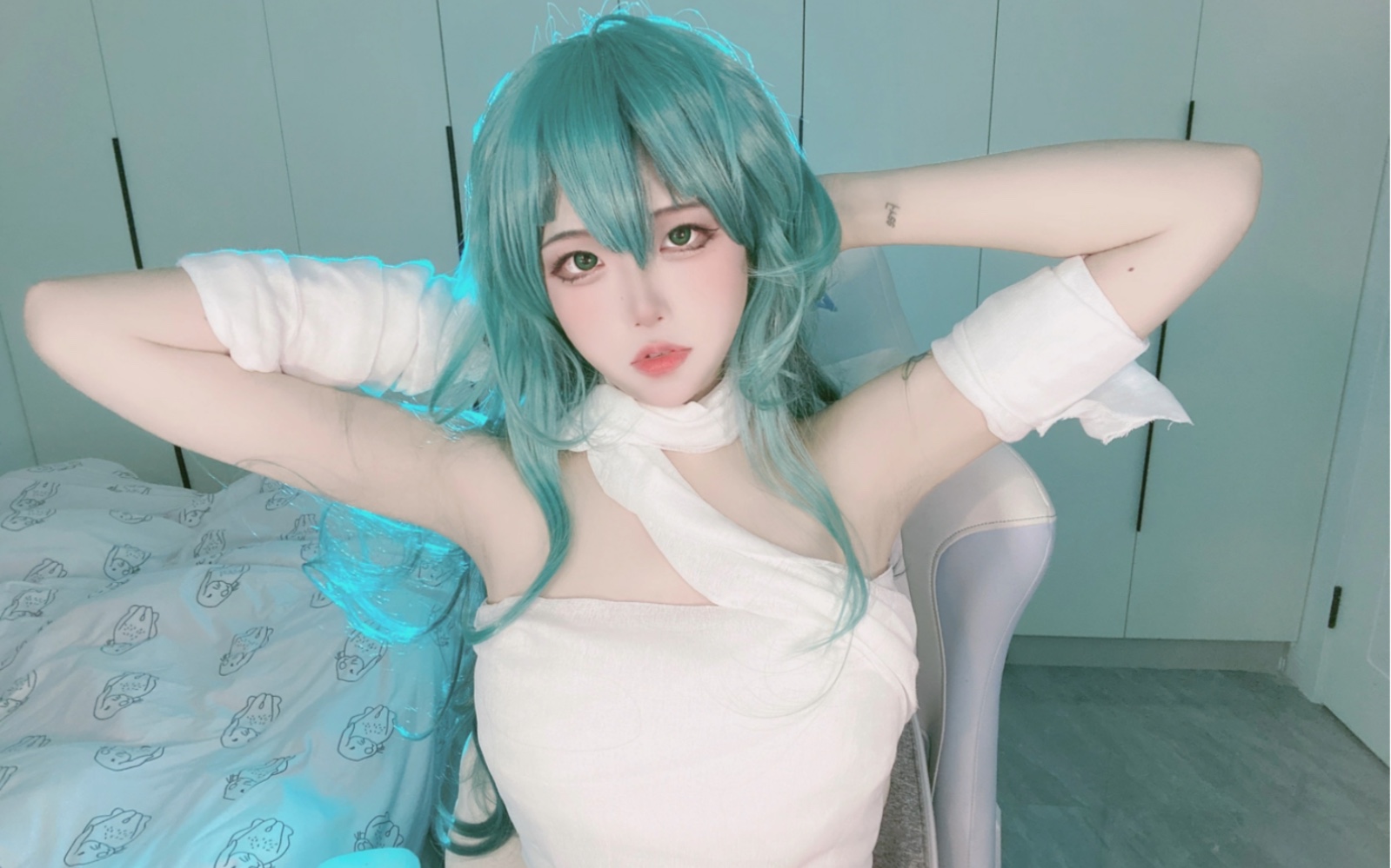 高槻泉cos 生于黑暗 坠于黑暗