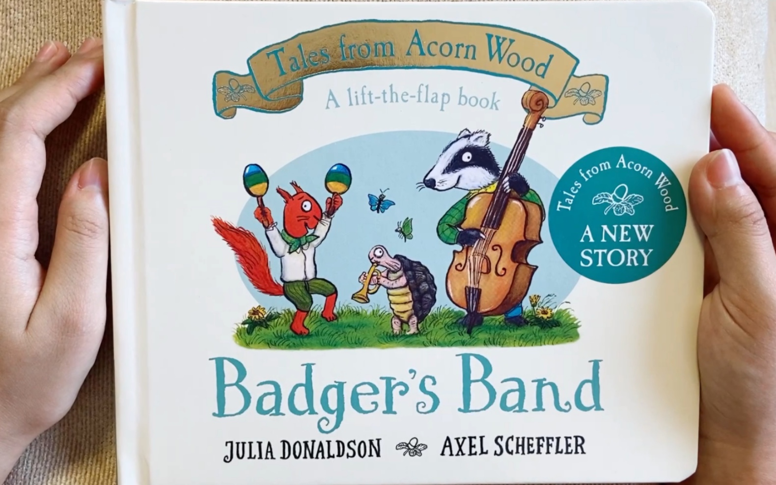 [图]【姐姐读绘本】Tales’s from Acorn Wood系列 Badger’s Band