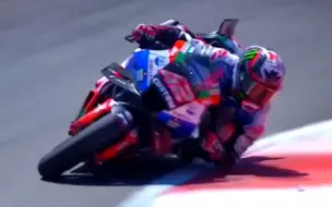 Скачать видео: motogp|回顾第三站美国站，林斯行云流水的过弯你就知道，当年的suzuki是很强大的