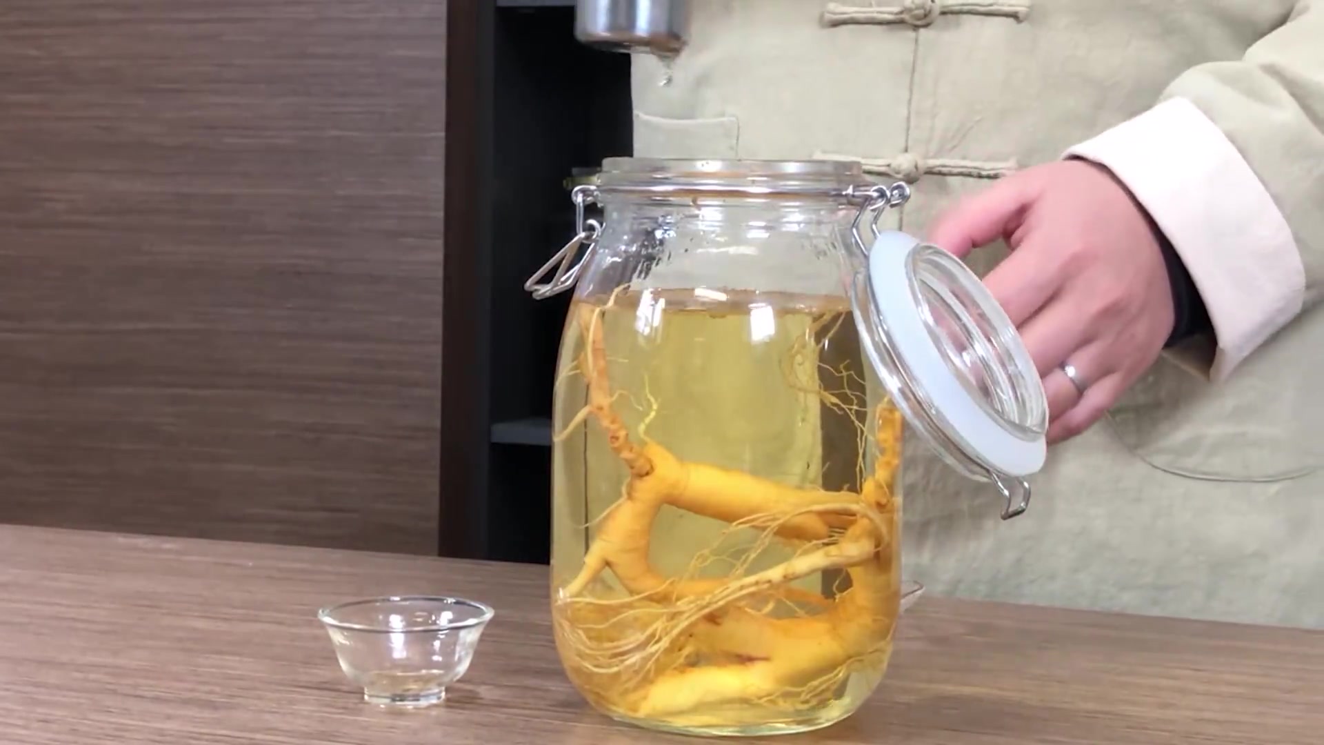 9年经验总结人参泡酒的方法 人参泡酒禁忌注意事项 正确方法是什么