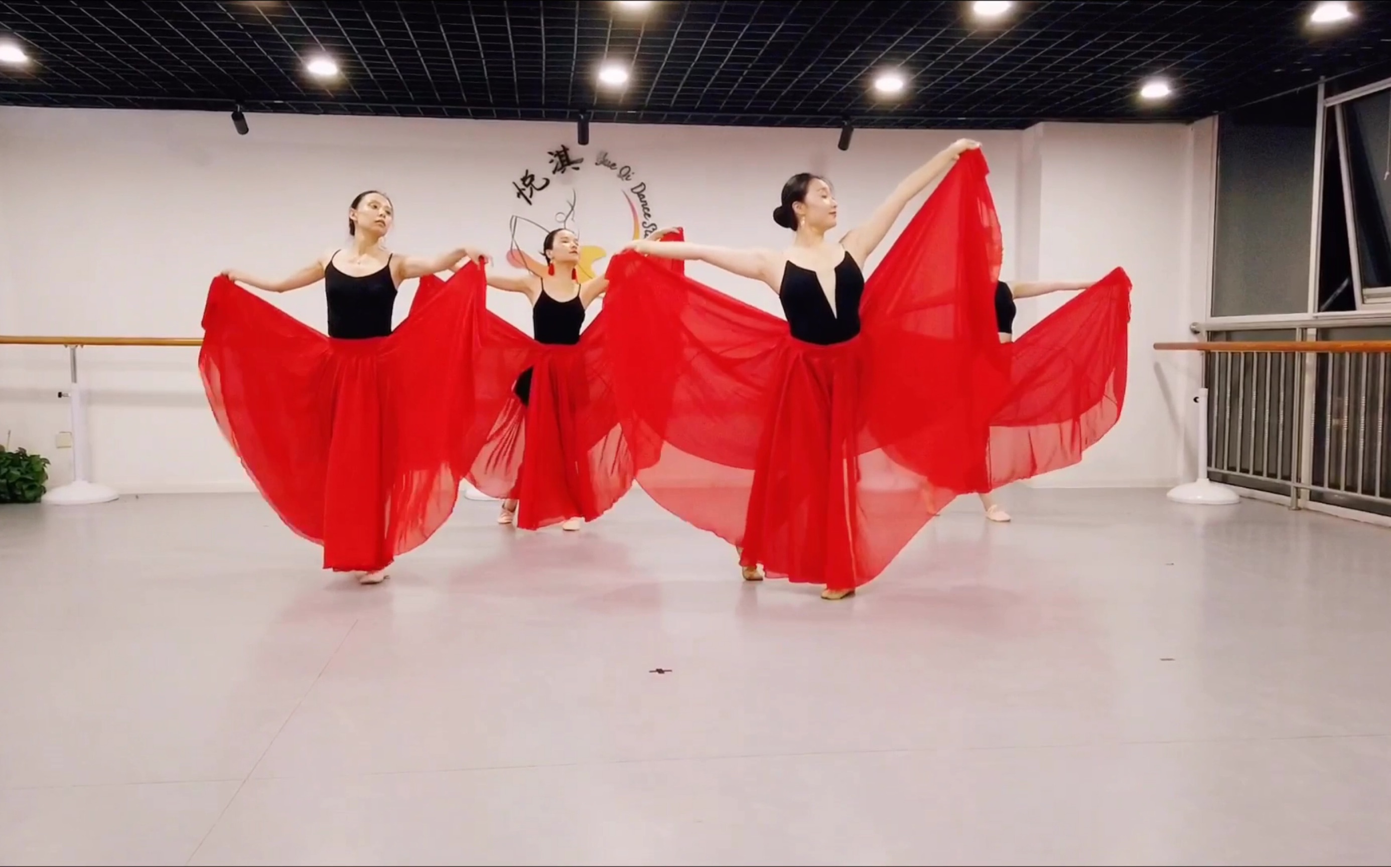悦淇舞蹈—唯美现代舞《大鱼海棠》 精美展现