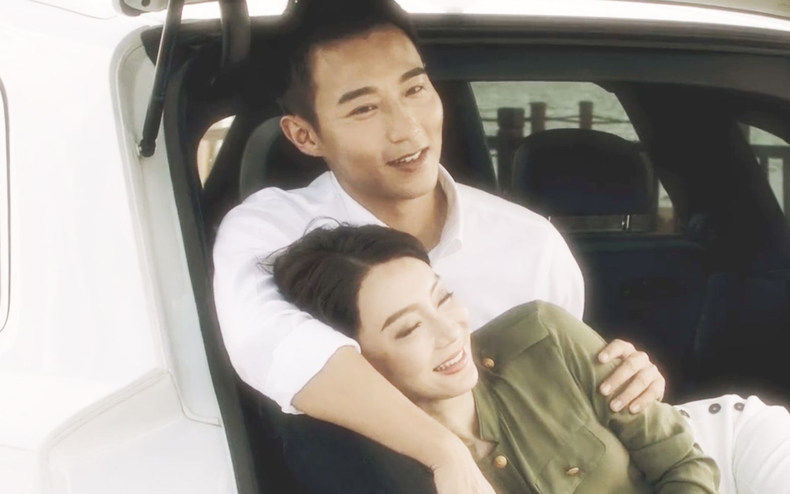 完美关系陈数爱上小鲜肉叶东烈两人海边甜蜜约会后含泪离去