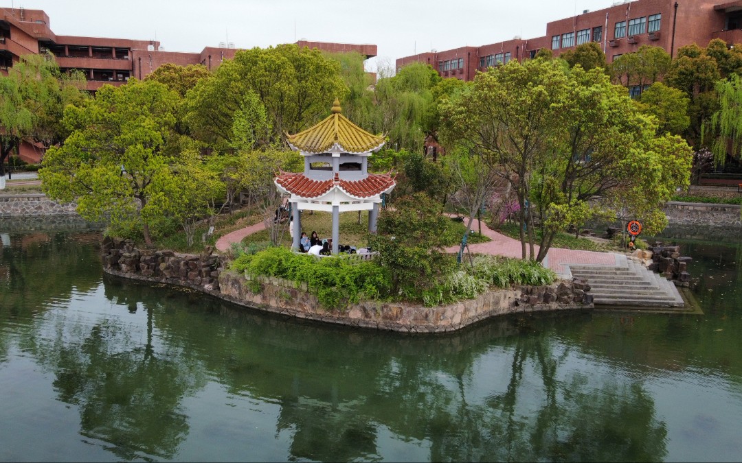 上海交通大学思源湖航拍
