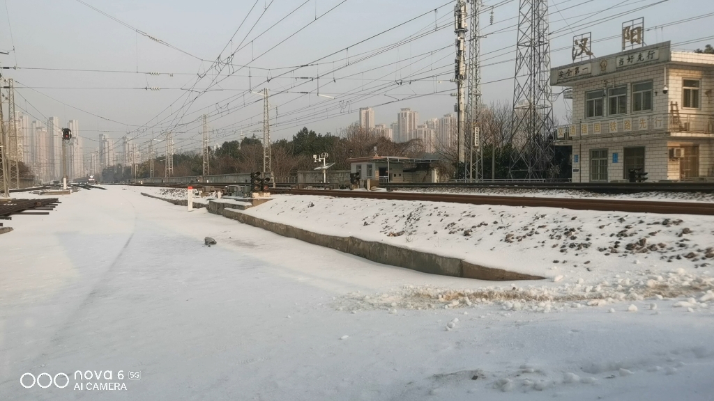 z285次列车汉阳站通过