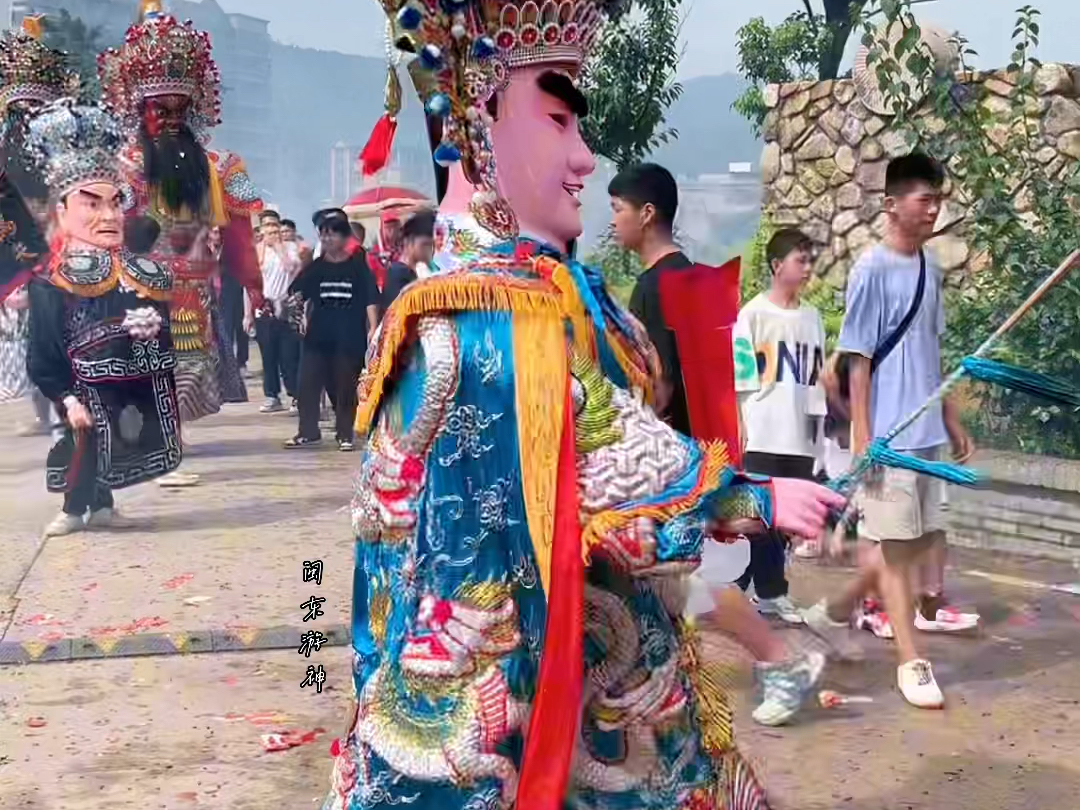 游神变装 矮骨变高骨 前董村郑旗牌#闽东游神文化 #福建游神 #国风正
