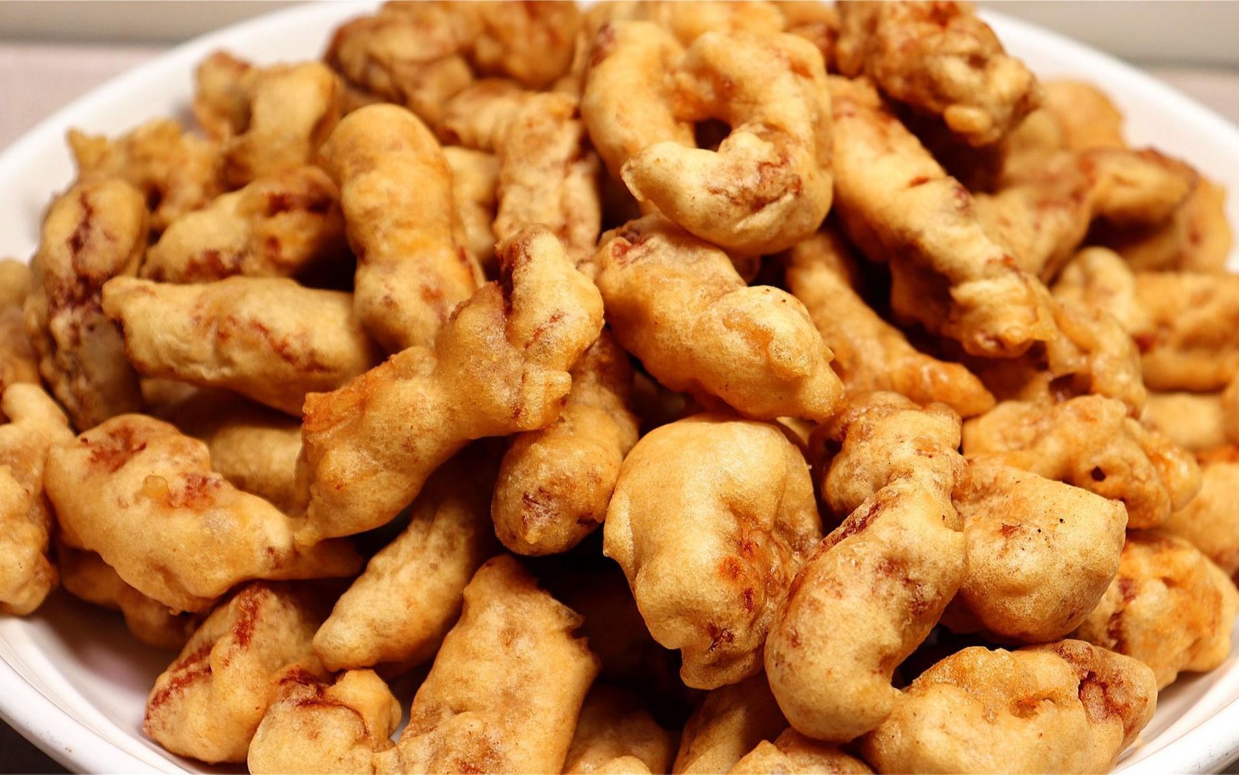 川妹子教你正宗炸酥肉,外酥里嫩,好吃不回软,吃十坨都没问题