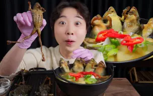 Télécharger la video: 【yamyami美食】青蛙汤万岁！蛙肉料理初体验~