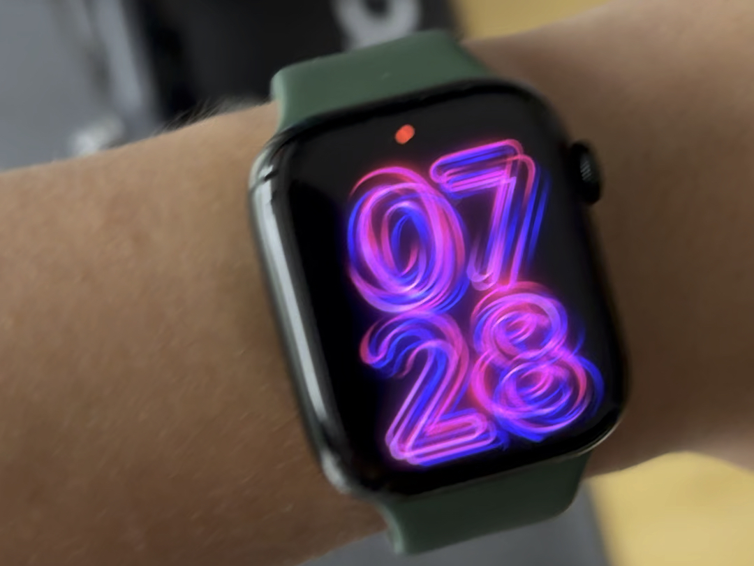 ios17.5逆天新表盘光辉彩虹,有陀螺仪效果