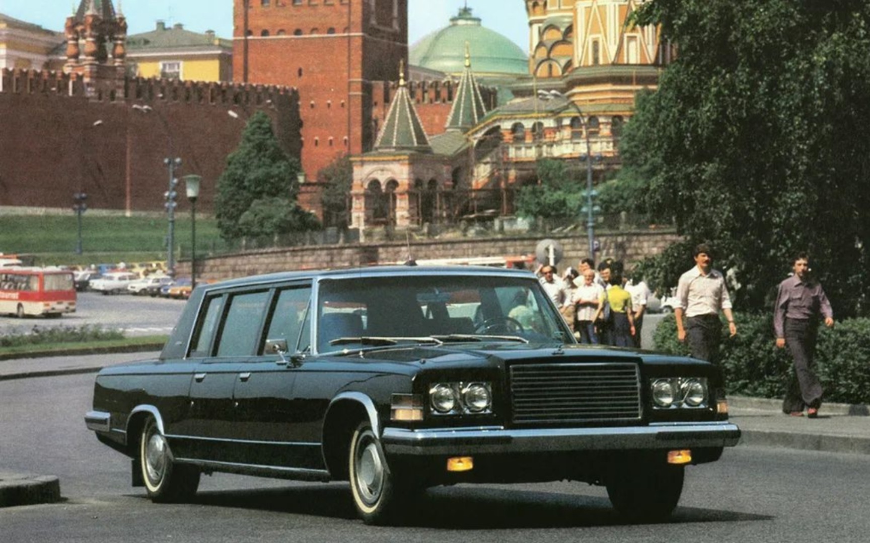 红色豪车——纪录片里的吉尔4104