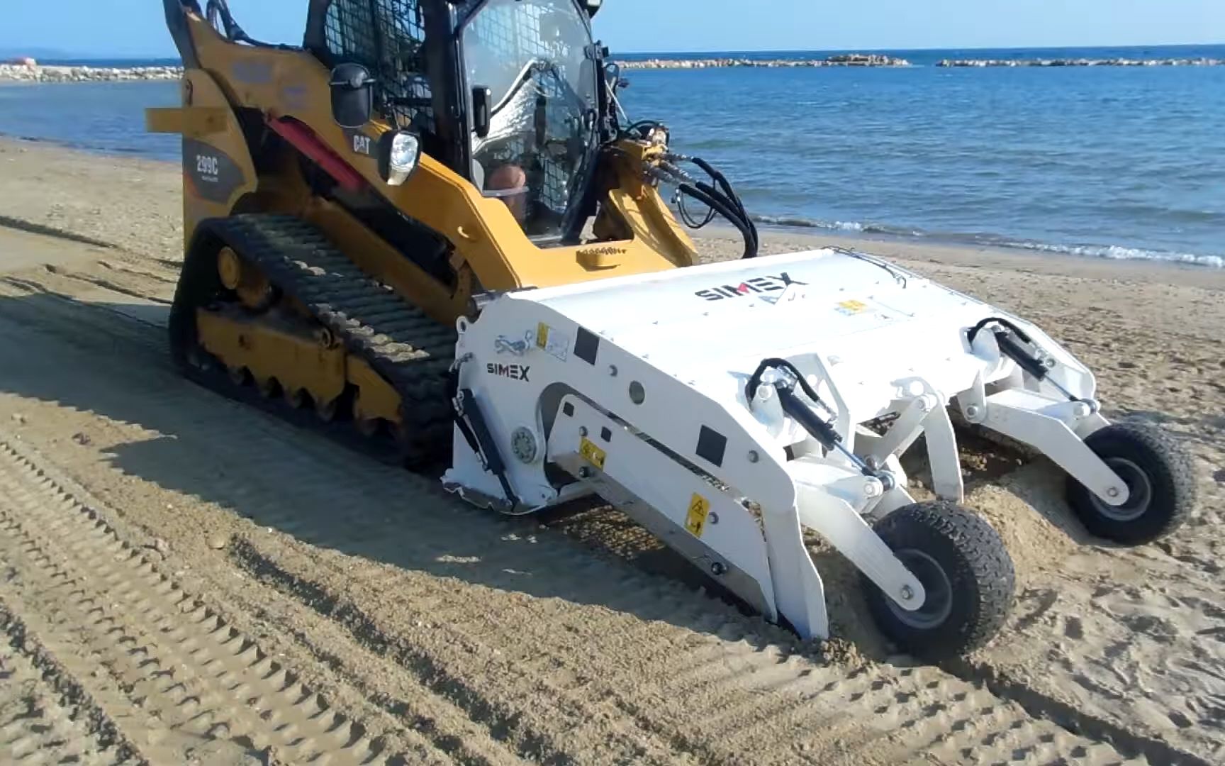 神奇的沙滩环卫车,专吃垃圾净化海滩,一小时可清理10000多平米