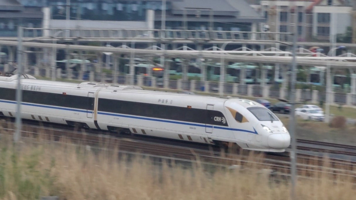 17 成贵高铁,和谐号crh3a担当的c5662次宜宾西至成都南通过彭山北站