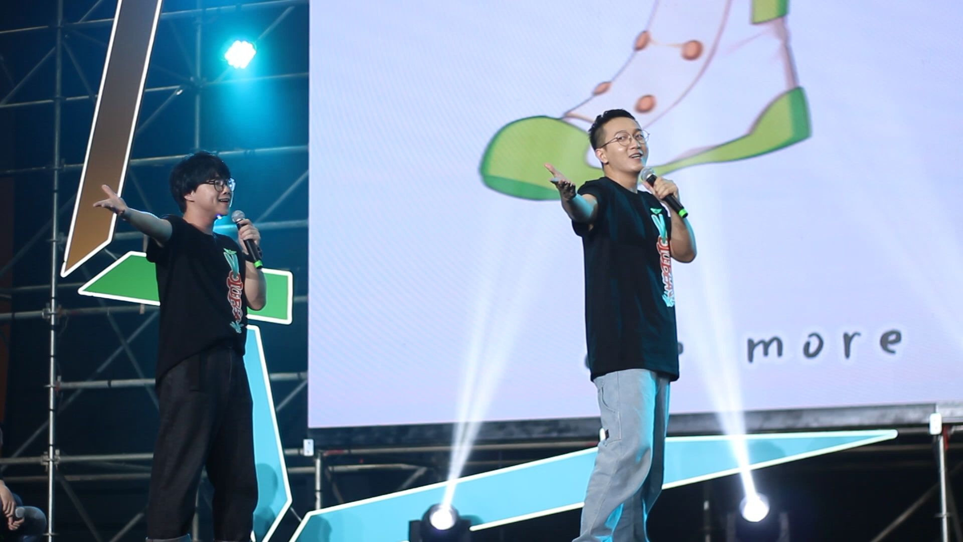 音熊联萌七周年现场大白菜们和丫头们的表演直拍(非正面全角度)