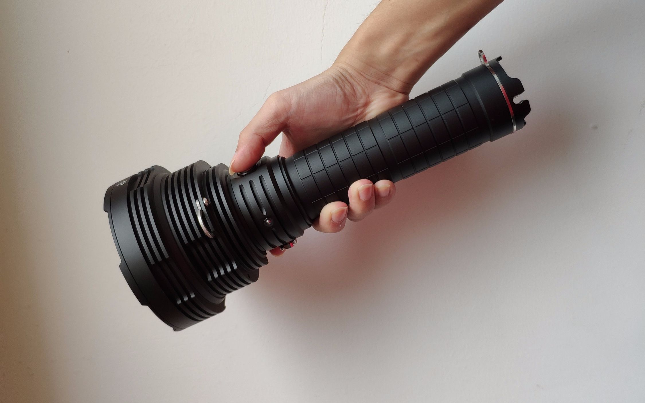 60000流明 & 25000流明 -- acebeam 大杀器手电 x