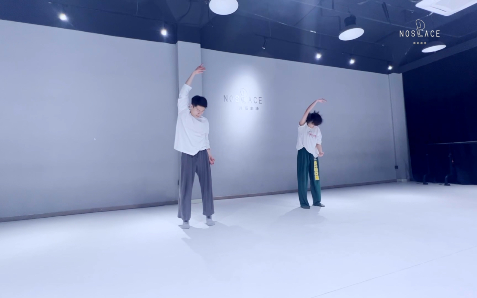 [图]#现代舞 #编舞 #羽生结弦#春来music by：Haruyo Koi-清塚信也choreography by：欣蒙献给当下疫情中一起努力的大家