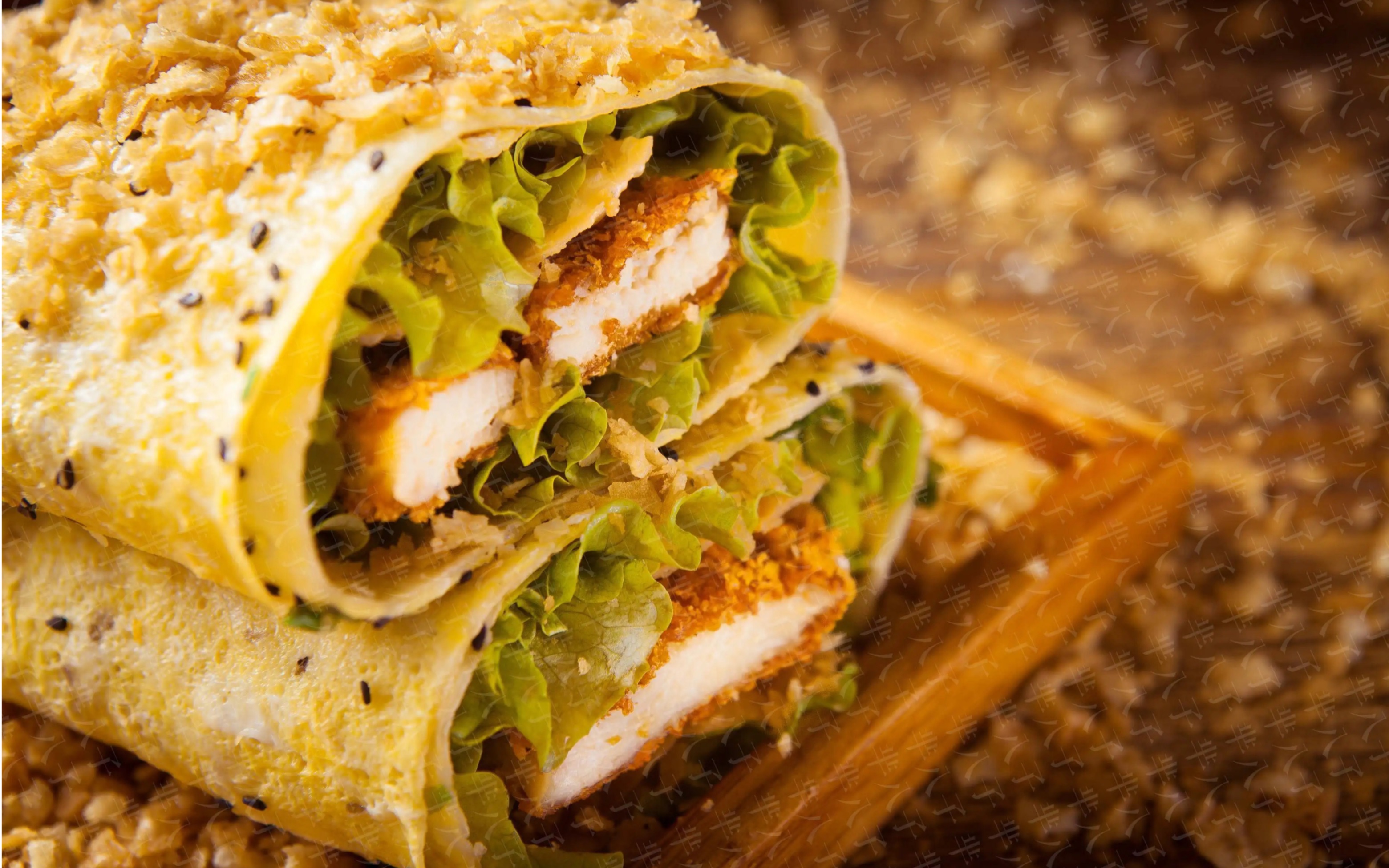 这么详细的做煎饼果子的教程,不收藏起来还在等什么呢?学会了去摆摊创