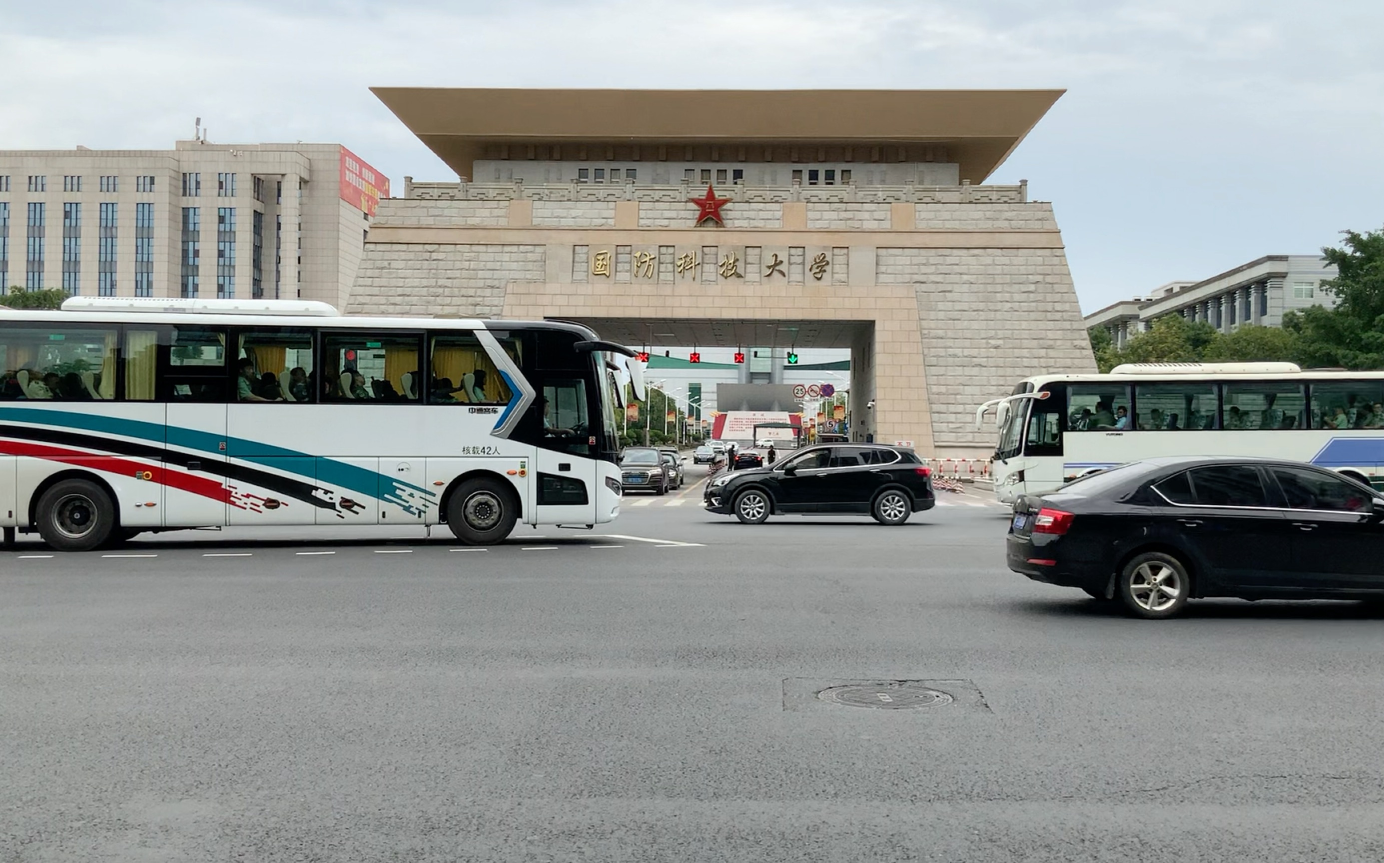 国防科学技术大学校门图片