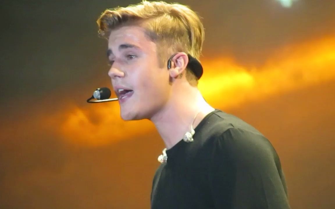 [图]Justin Bieber 贾斯汀比伯演唱Hold Tight不插电 (维戈探戈秀 5/9/2015 720P)