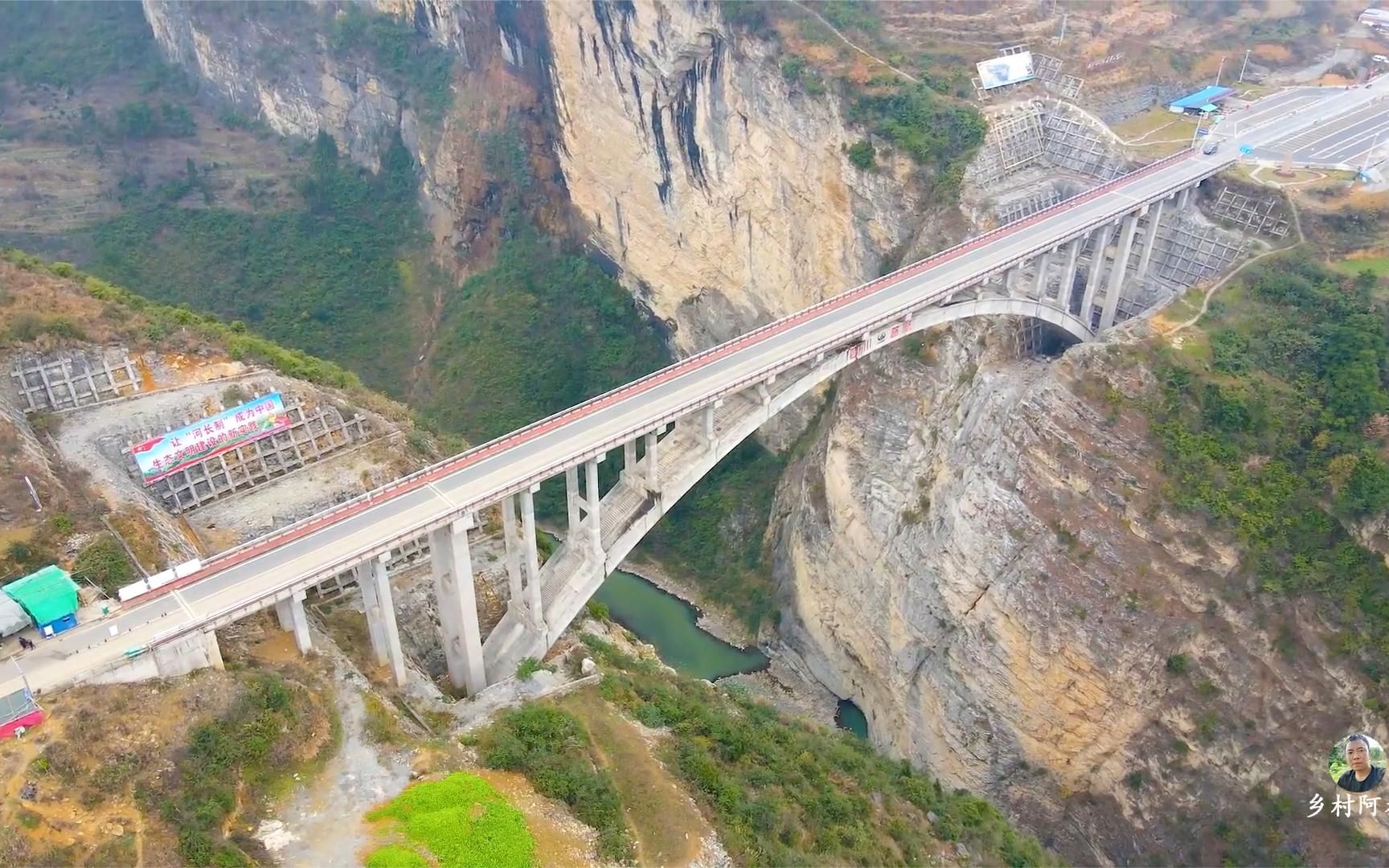 [图]云贵川三省交界处，峡谷之上建起来的鸡鸣三省大桥，看得热血沸腾