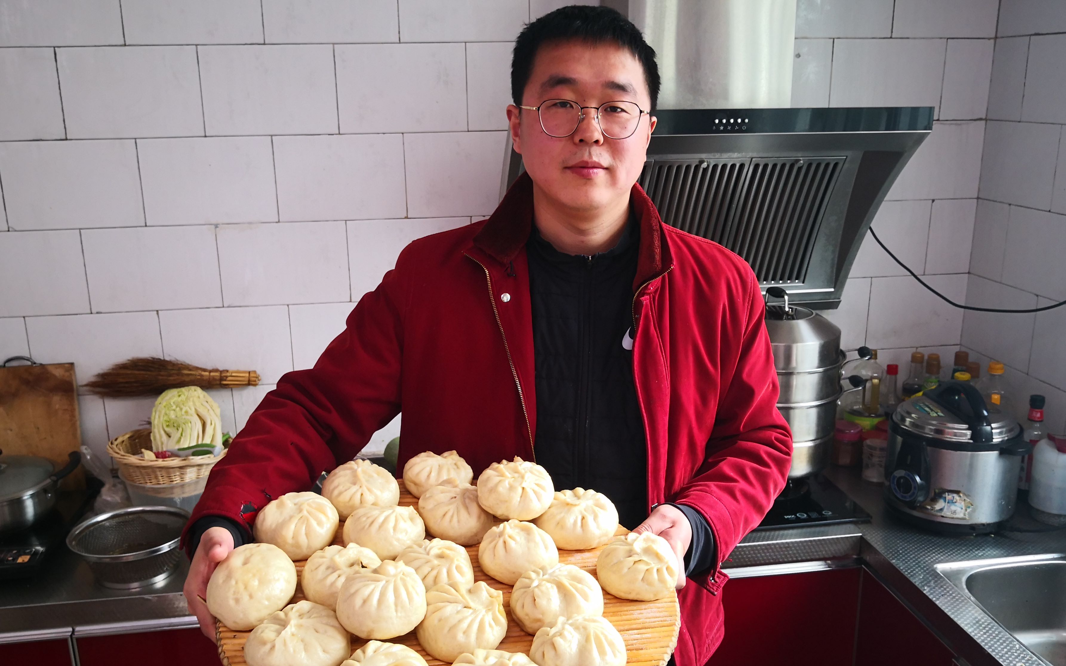 小p今天吃大包子,山东大包子,谁吃谁知道!