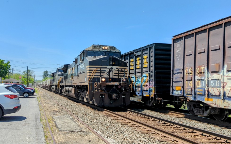 [图]诺福克南方（Norfolk Southern）多组列车高速通过雷丁线