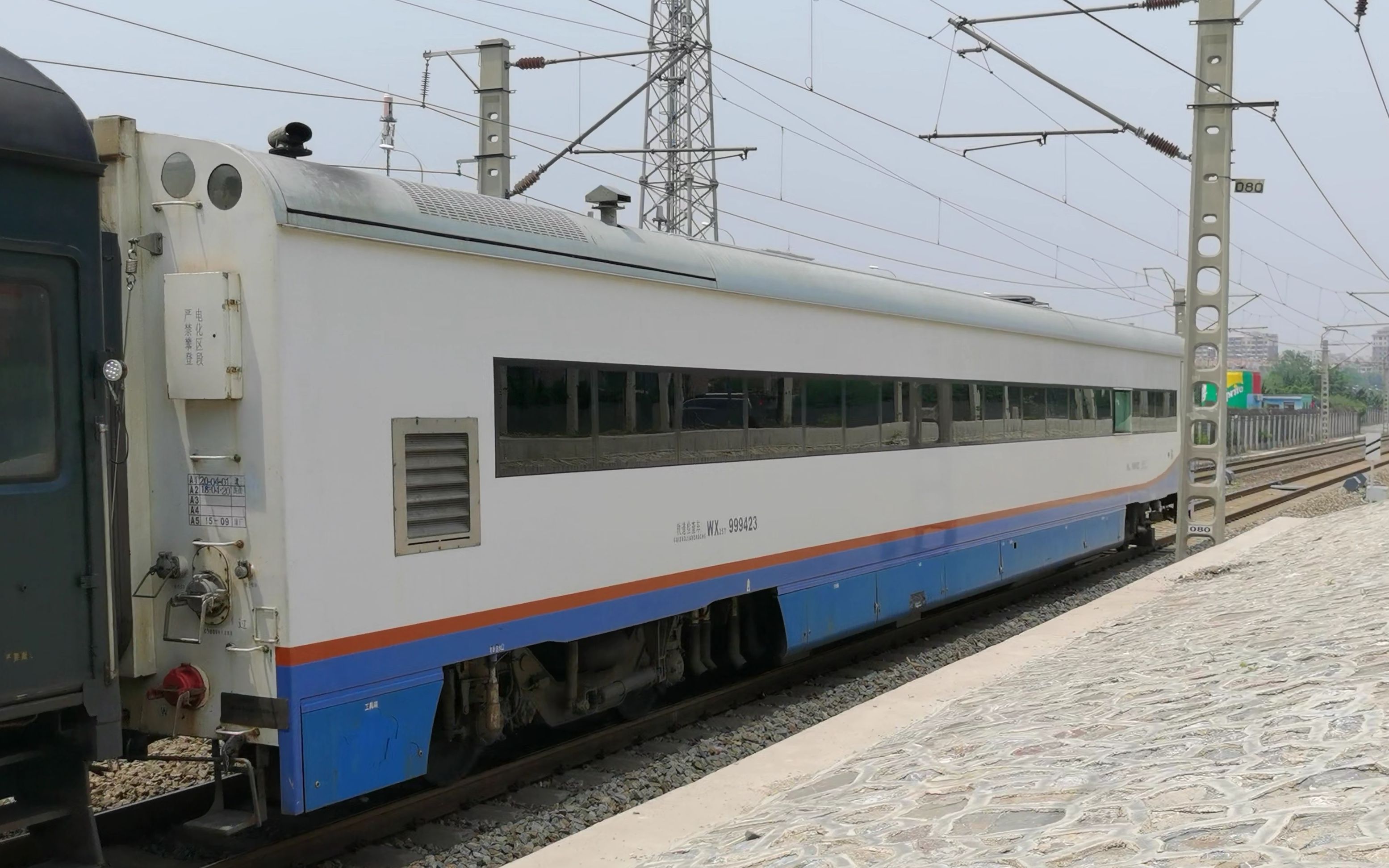 滨城铁影75 | k7512附挂wx25t gcd-450轨道车三度通过 大连厂无涂装