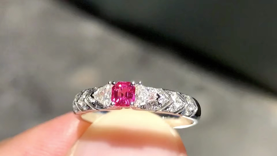 绝地武士尖晶石钻戒